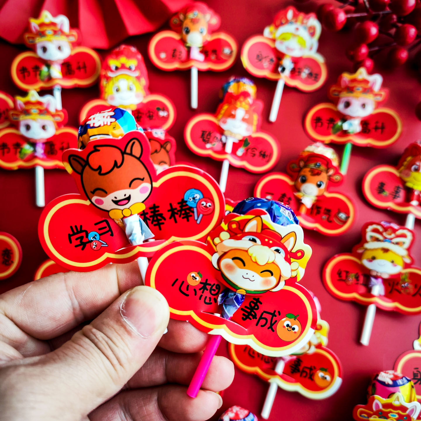 马年新年励志棒棒糖装饰插卡纸创意卡通聪明伶俐开学祝福语仪式感奖励幼儿园儿童小学生糖果零食礼物小贺卡片