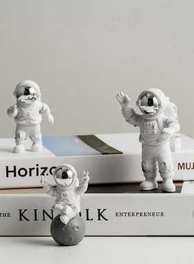 新款直销创意卡通太空人家居装饰品房间桌面宇航员摆件礼物夜市摆
