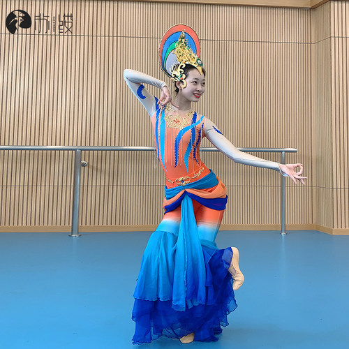 新款飞天舞蹈演出服装民族古典舞敦煌丝路女汉服反弹琵琶舞表演服 - 封面