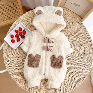 婴儿连体衣女宝宝冬季0一1岁男孩外出抱衣3个月6加绒5加厚8保暖10