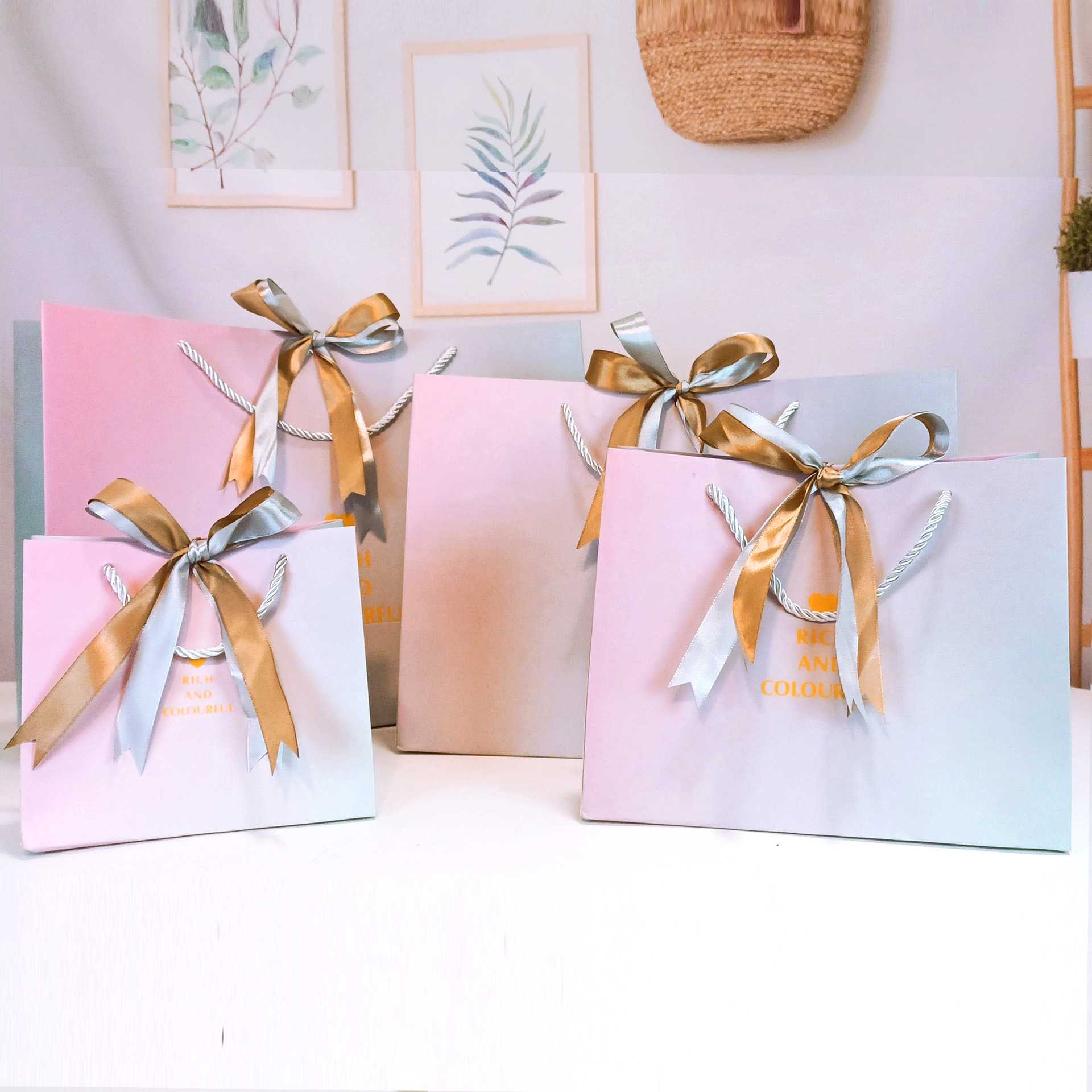 新款直销工厂直销现货情人节礼品袋子ins高颜值礼物袋婚礼回礼手