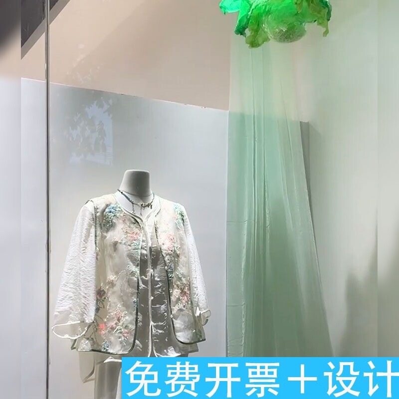 夏日服装店橱窗手揉纸雪梨