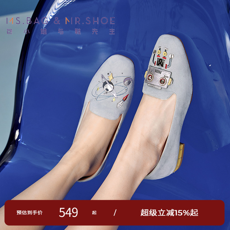 羊反绒，持舒适性，也增强鞋款的视觉吸引力