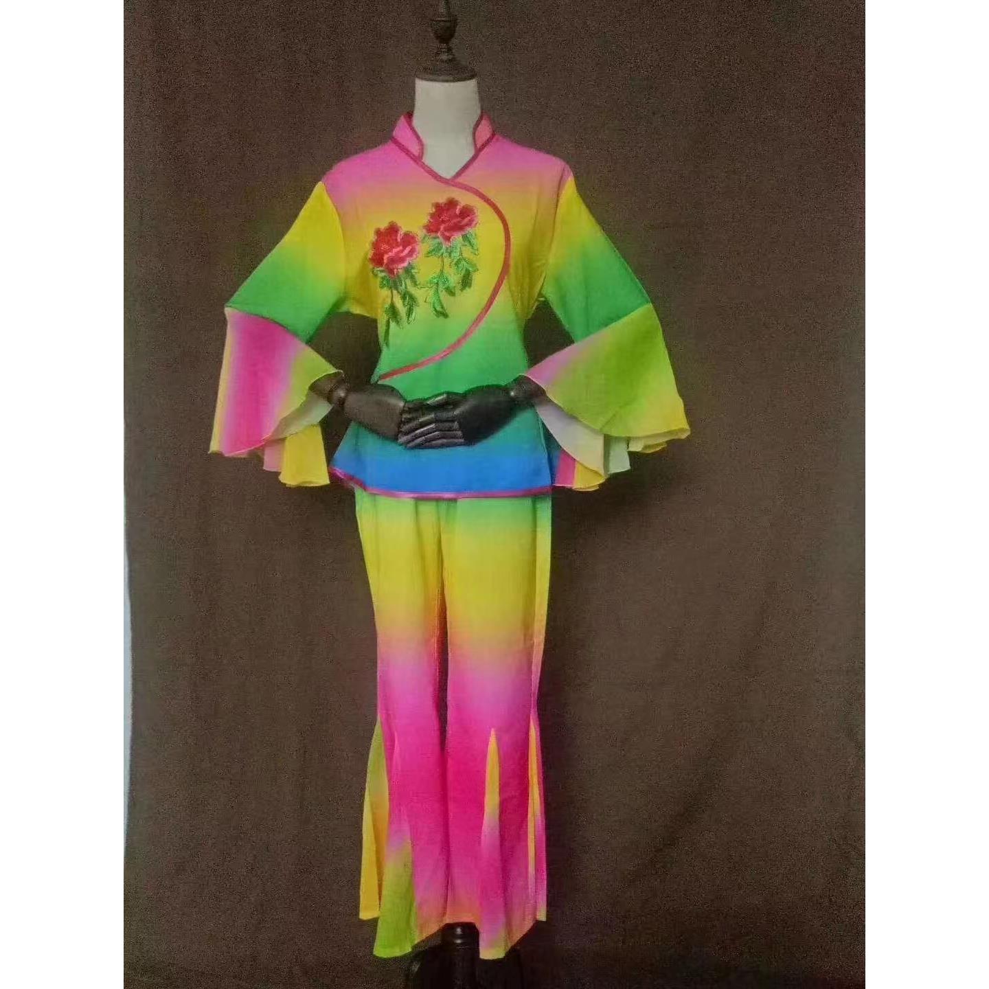 新款东北秧歌服演出服女成人2021新款中老年扇子伞舞蹈服装广场舞