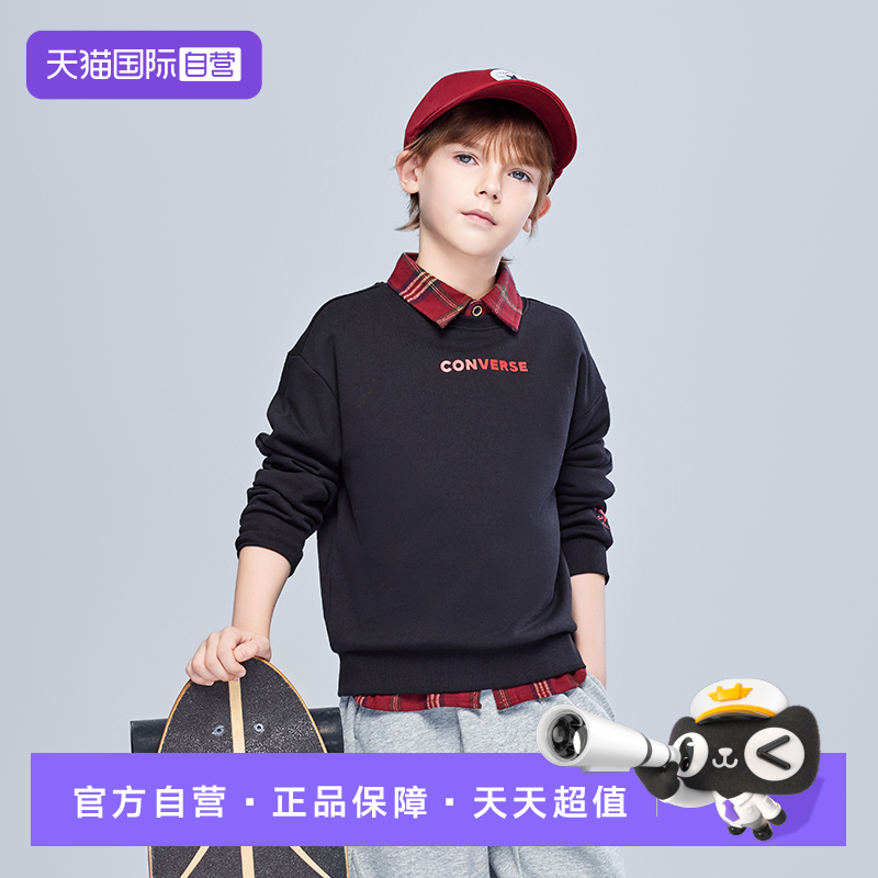 胸前和背后饰有复古趣味印花，造型醒目