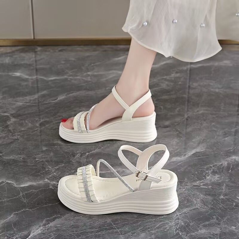 松糕厚底坡跟水钻凉鞋女夏2025新款百搭露趾小个子34码一字扣凉鞋