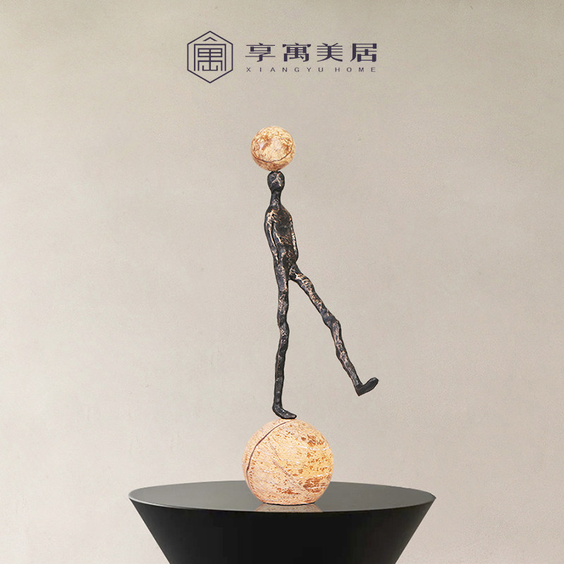 现代简约创意黑色铁艺人物雕塑金属摆件酒店办公室玄关书房装饰品