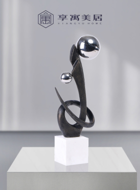 现代简约轻奢样板间客厅玄关电视柜金属几何创意摆件树叶雕塑装饰
