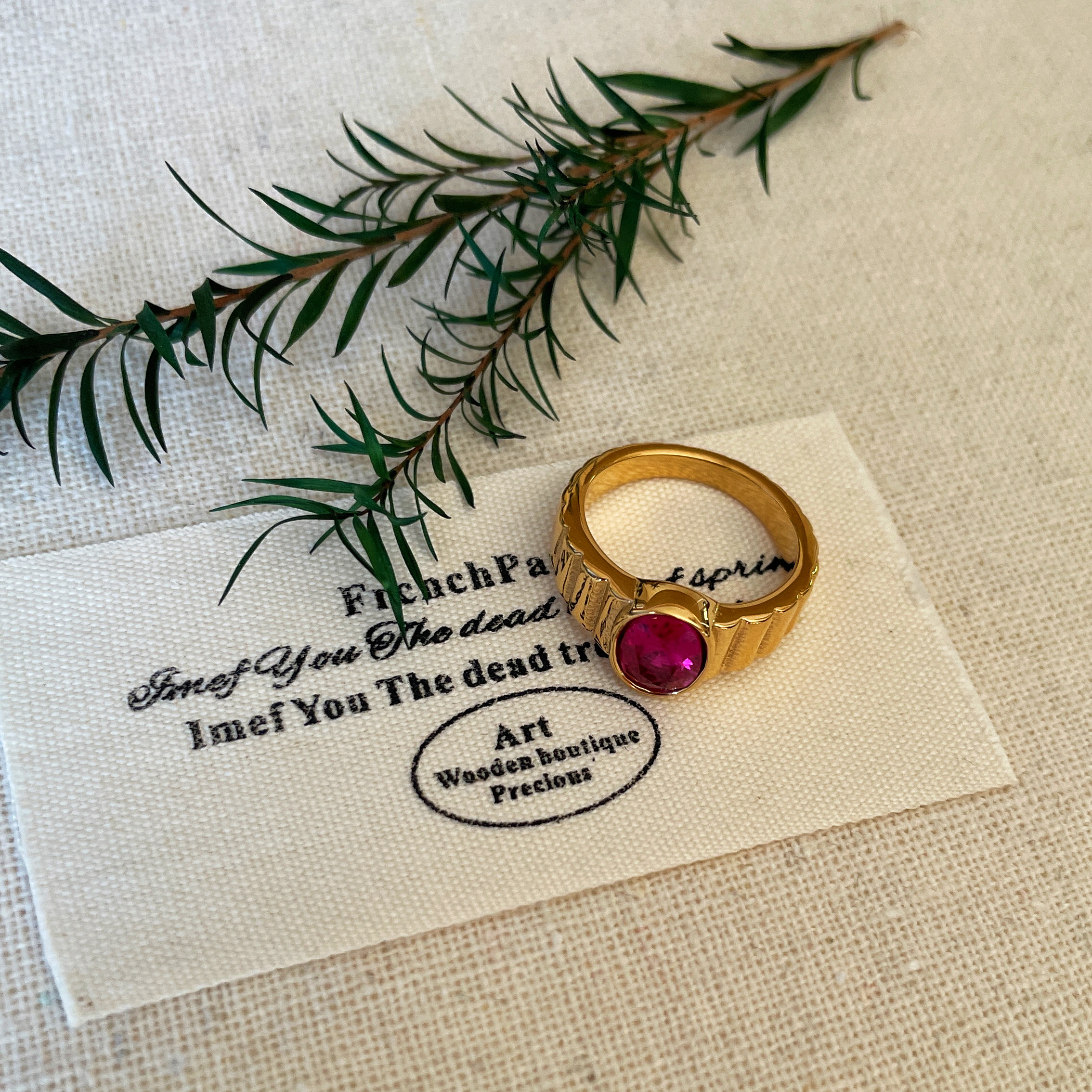 时髦法式复古钛钢镀金镶宝石戒指