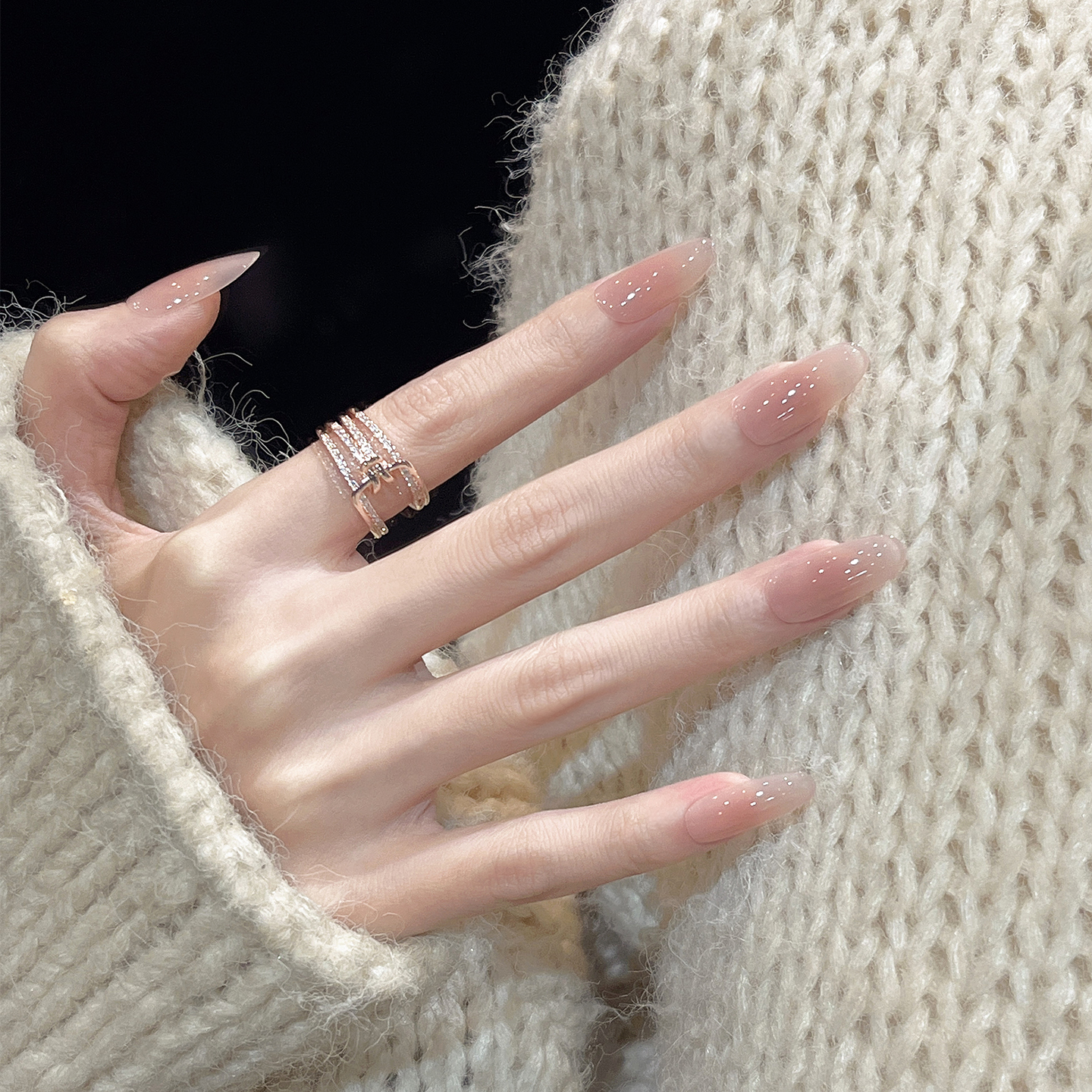 纯欲高级感裸色新娘婚甲穿戴美甲