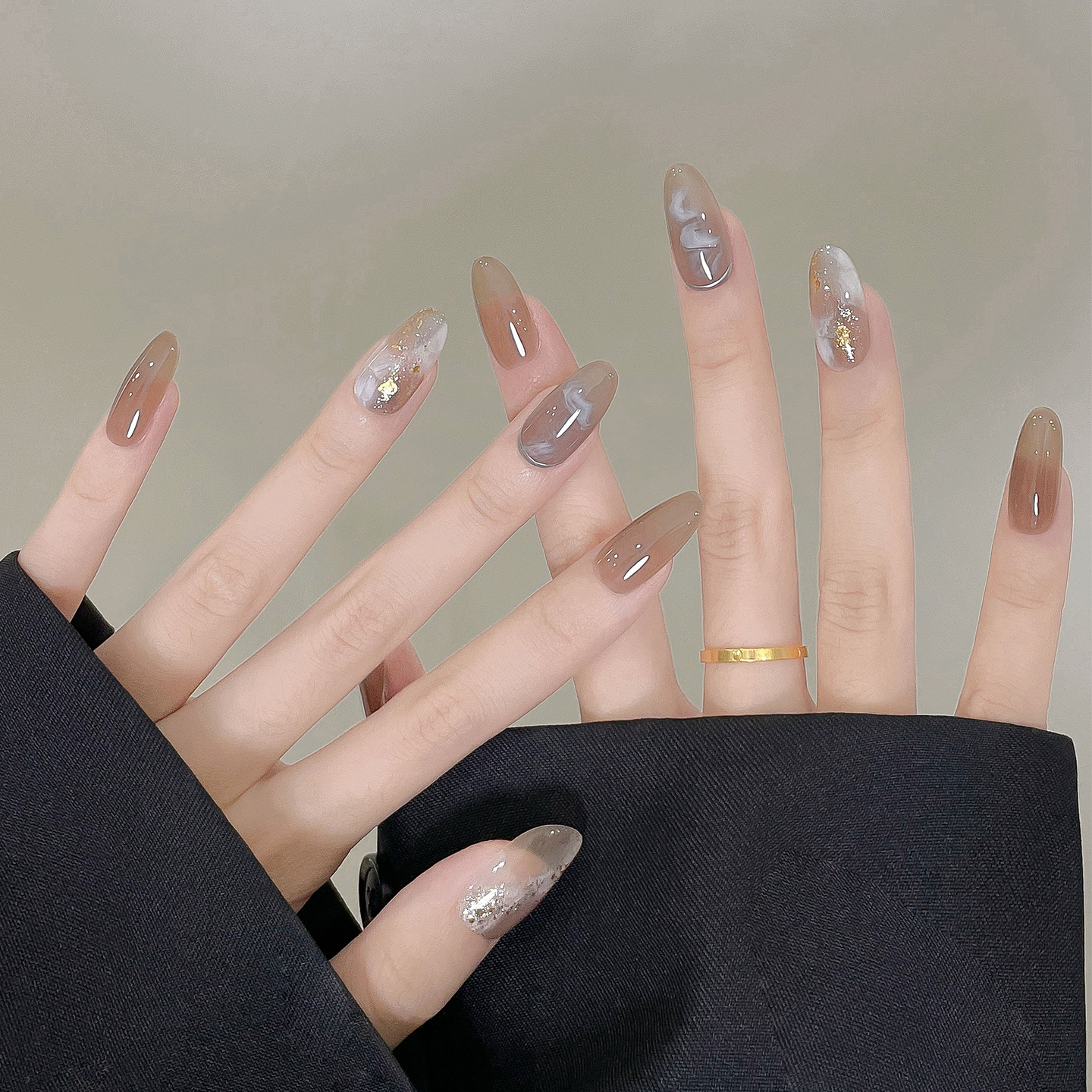 温柔显白奶咖晕染金箔美甲穿戴甲
