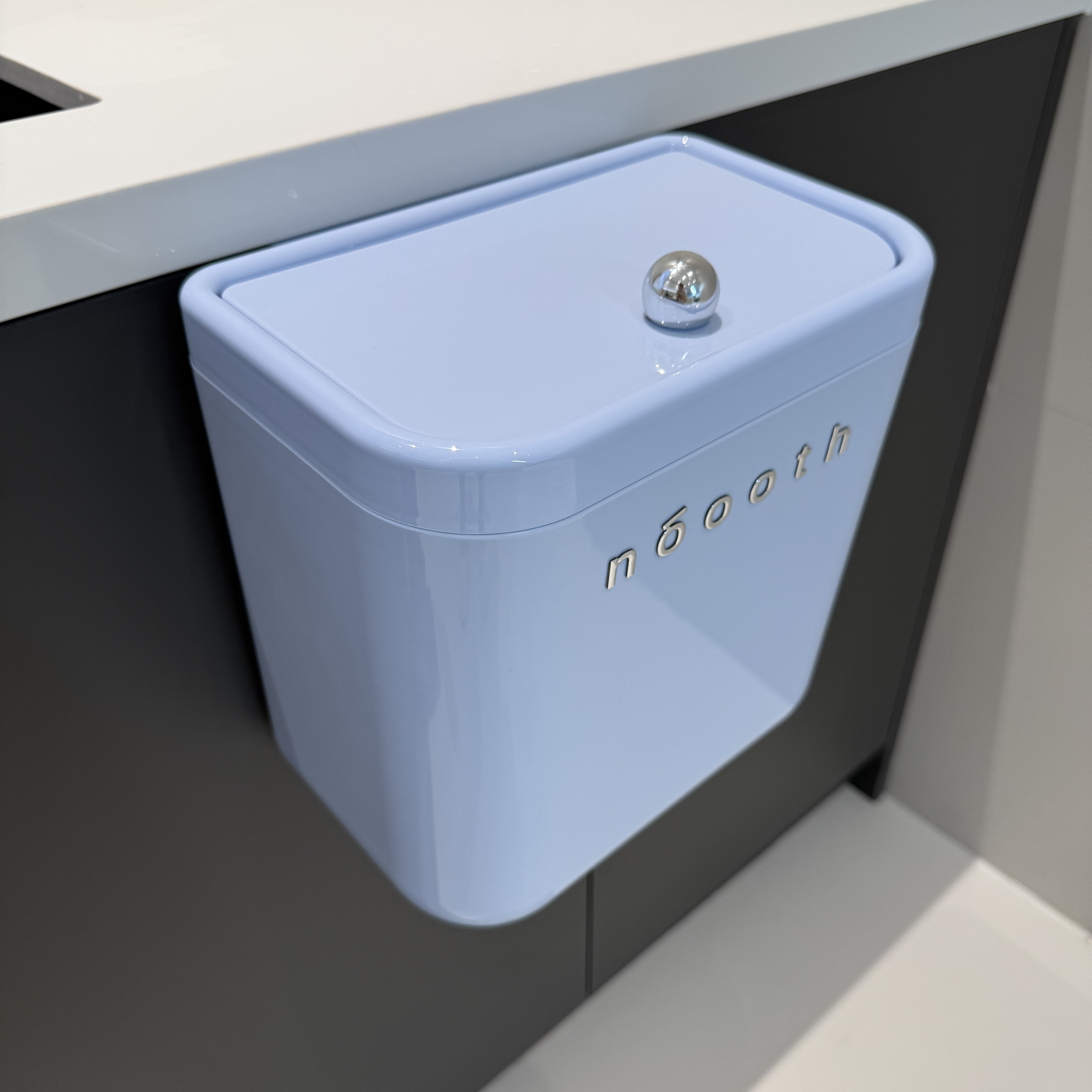 厨房垃圾桶壁挂式免弯腰高款可移动家用2025款厨余专用收纳桶