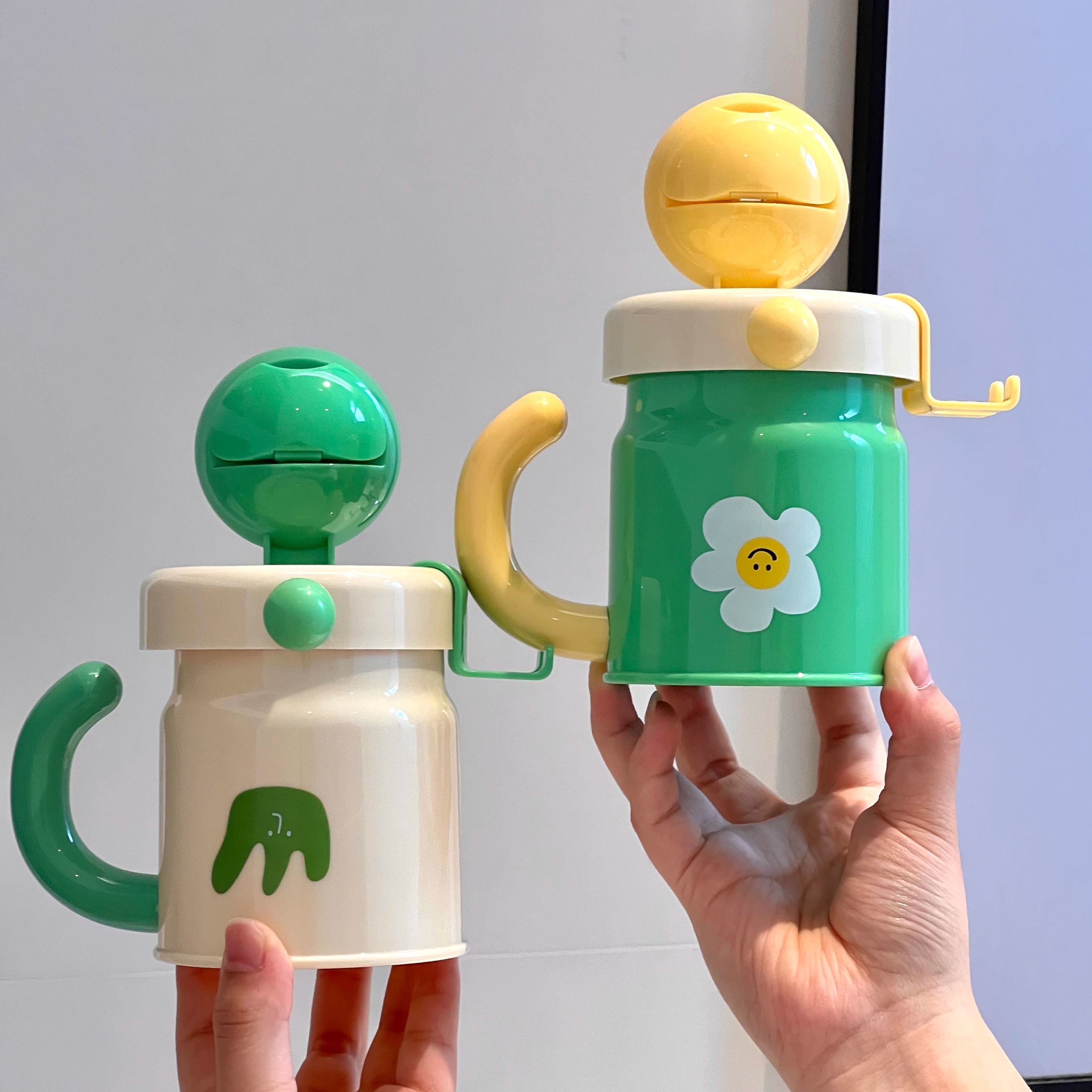 吸盘磁吸漱口杯牙刷置物架免打孔卫生间壁挂式儿童刷牙杯挂架