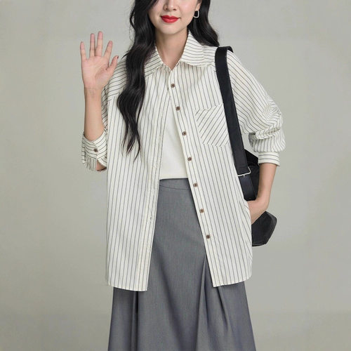 杏色白色竖条纹衬衫上衣长袖女士春秋新款通勤宽松内搭休闲衬衣