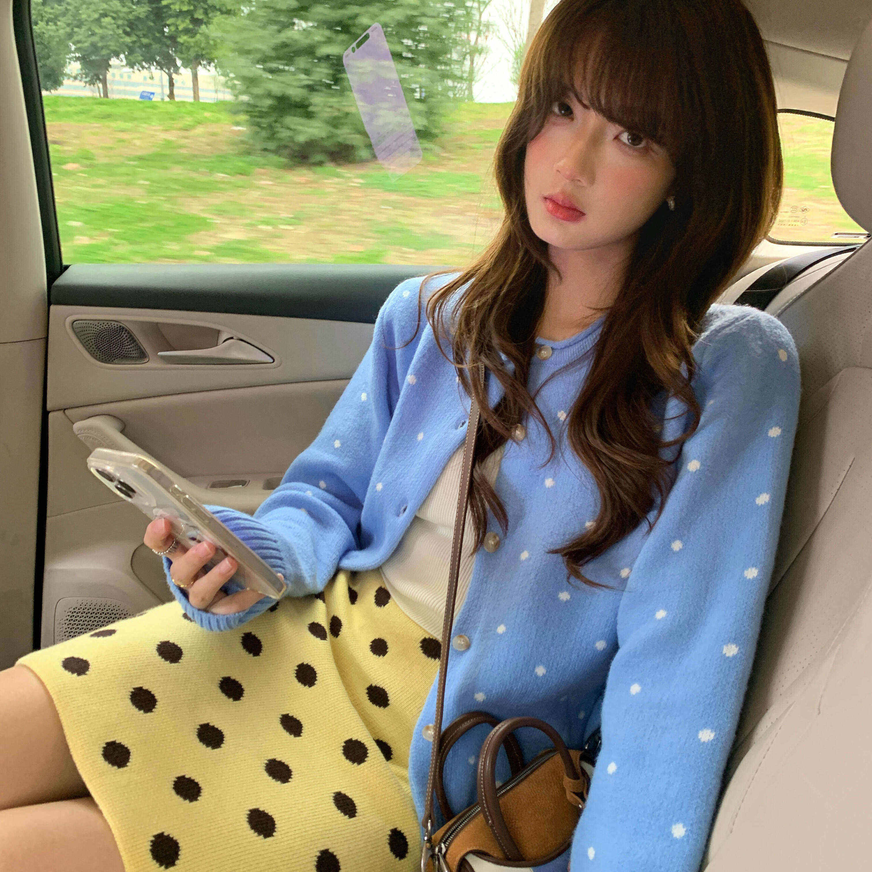 韩系学院风温柔慵懒高级感上衣波点蓝色针织开衫毛衣外套女春秋季