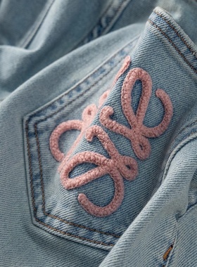 浅蓝色绣花阔腿牛仔裤2025年春秋季新款高腰修身Look宽松及地直筒