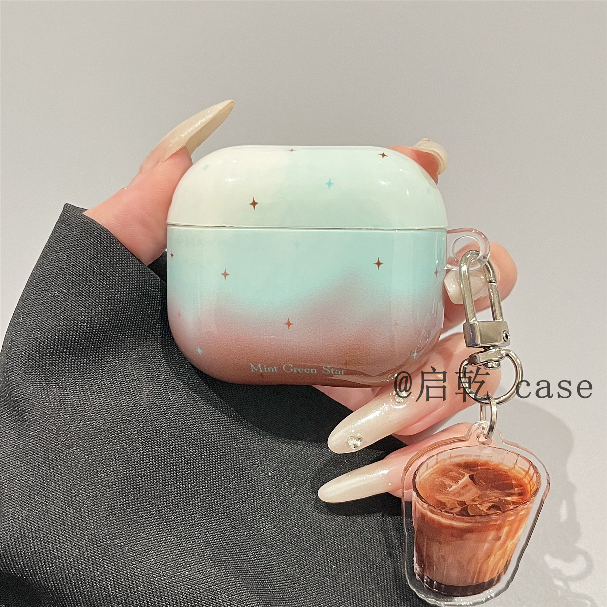 启乾 薄荷绿渐变咖啡挂件Airpods4/3耳机保护壳套2pro二三代新款适用苹果无线蓝牙硅胶软壳高级感小众日韩风