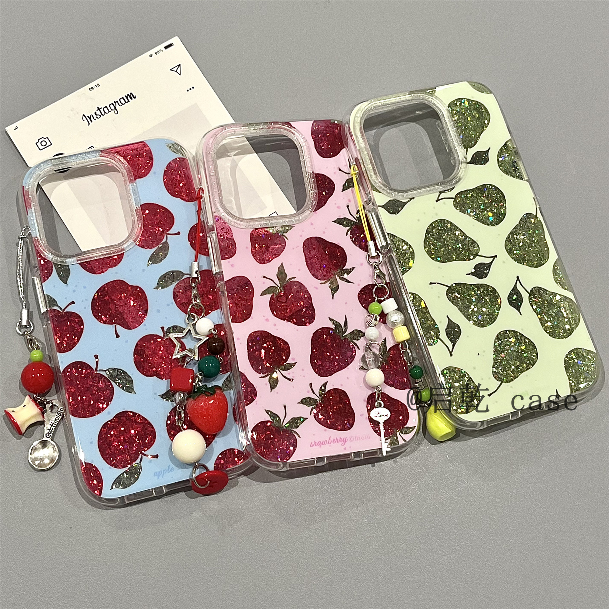 启乾 镂空闪粉草莓青梨挂件iPhone16/15手机壳适用苹果14/13promax双层硬壳12小清新泼墨日韩ins新款夏天夏日