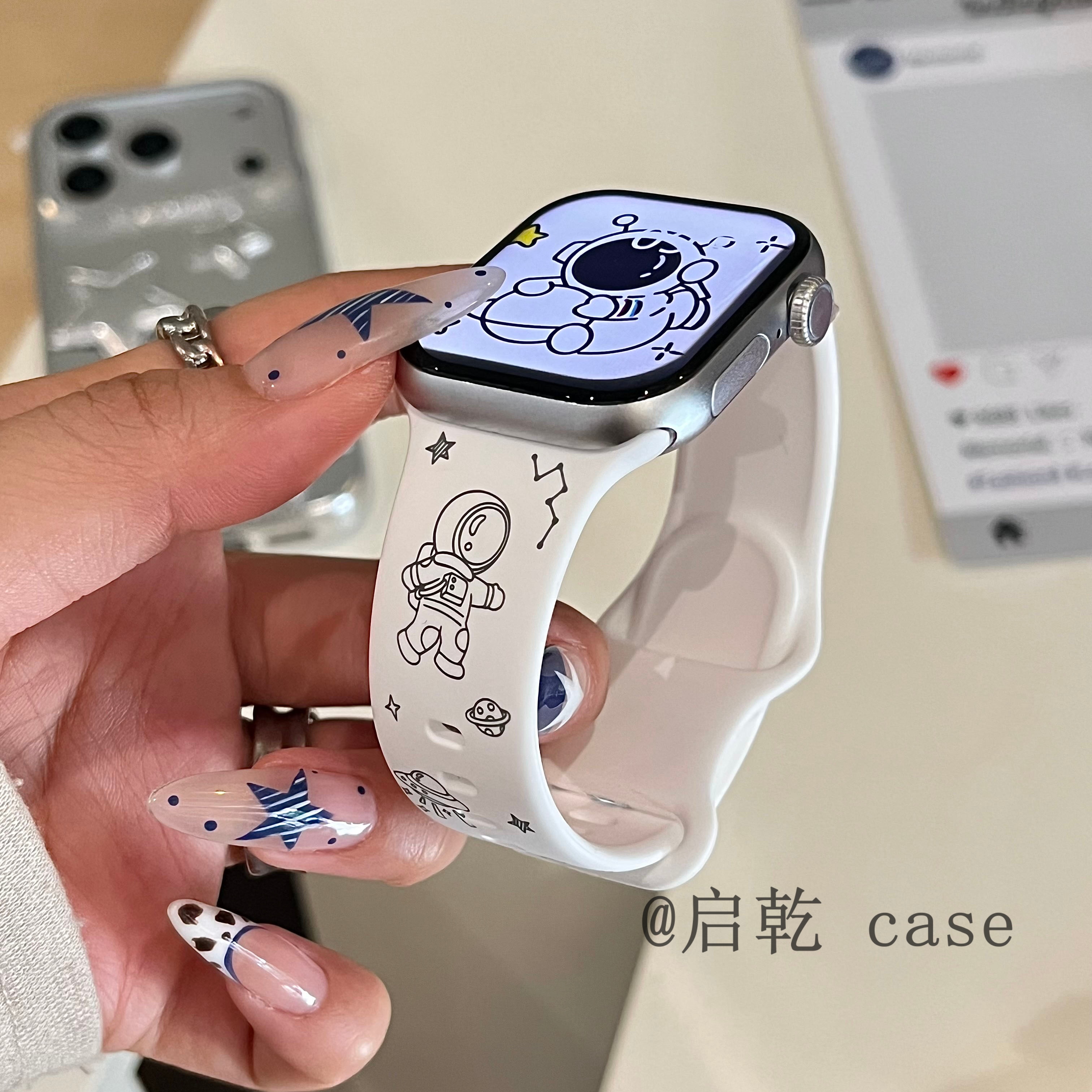 星球飞碟宇航员适用iwatchs11/10苹果Applewatch9手表表带SE8可爱7卡通印花硅胶透气6运动5/4/3少女新款ins风