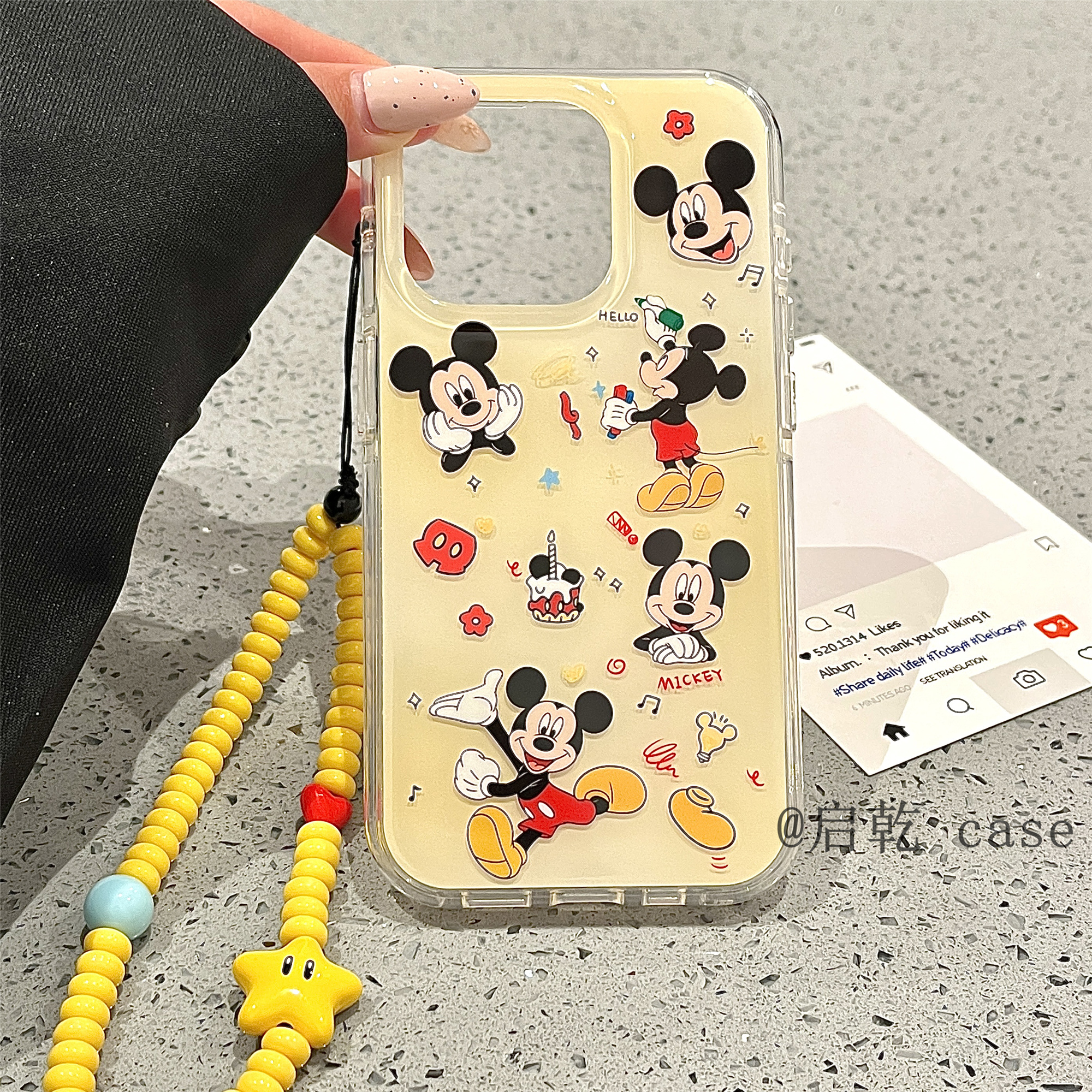 启乾 涂鸦小老鼠腕带iPhone16/15手机壳适用苹果14/13promax双层硬壳链条挂绳少女心黄色可爱卡通动漫新款