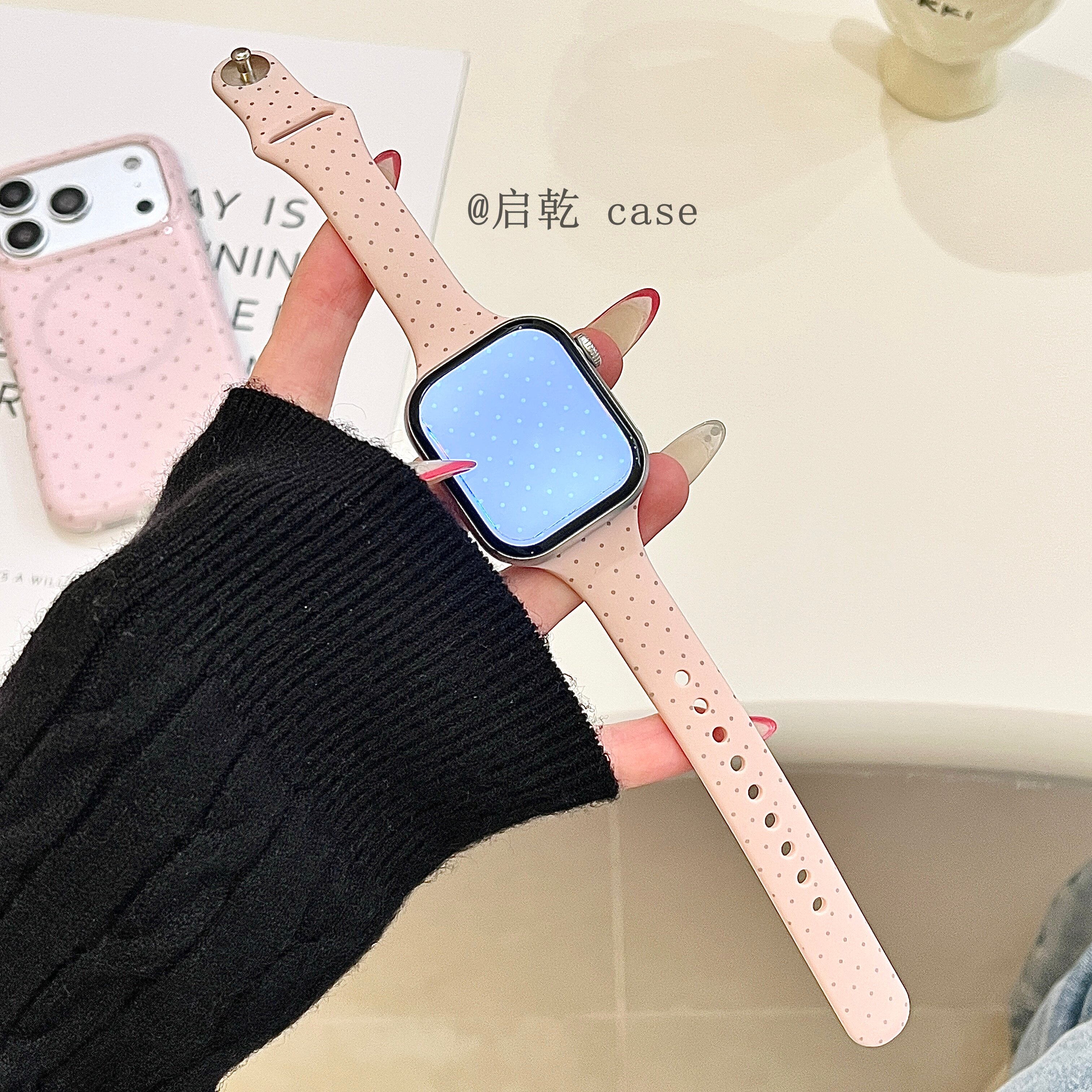 启乾 韩系ins小蛮腰波点适用iwatchs11/10苹果Applewatch9手表表带SE8粉色硅胶透气7运动6/5/4防摔小众高级感 - 实物图