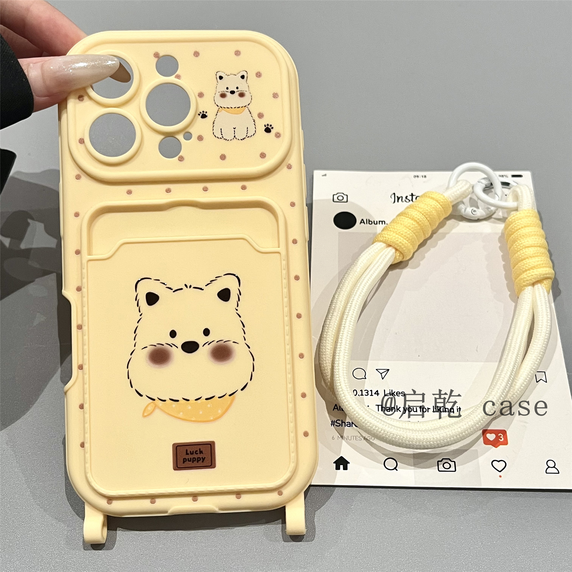 启乾 奶黄色波点西高地腕带iPhone16/15手机壳适用苹果14/13promax卡包卡套插卡软壳链条挂绳少女心可爱新款