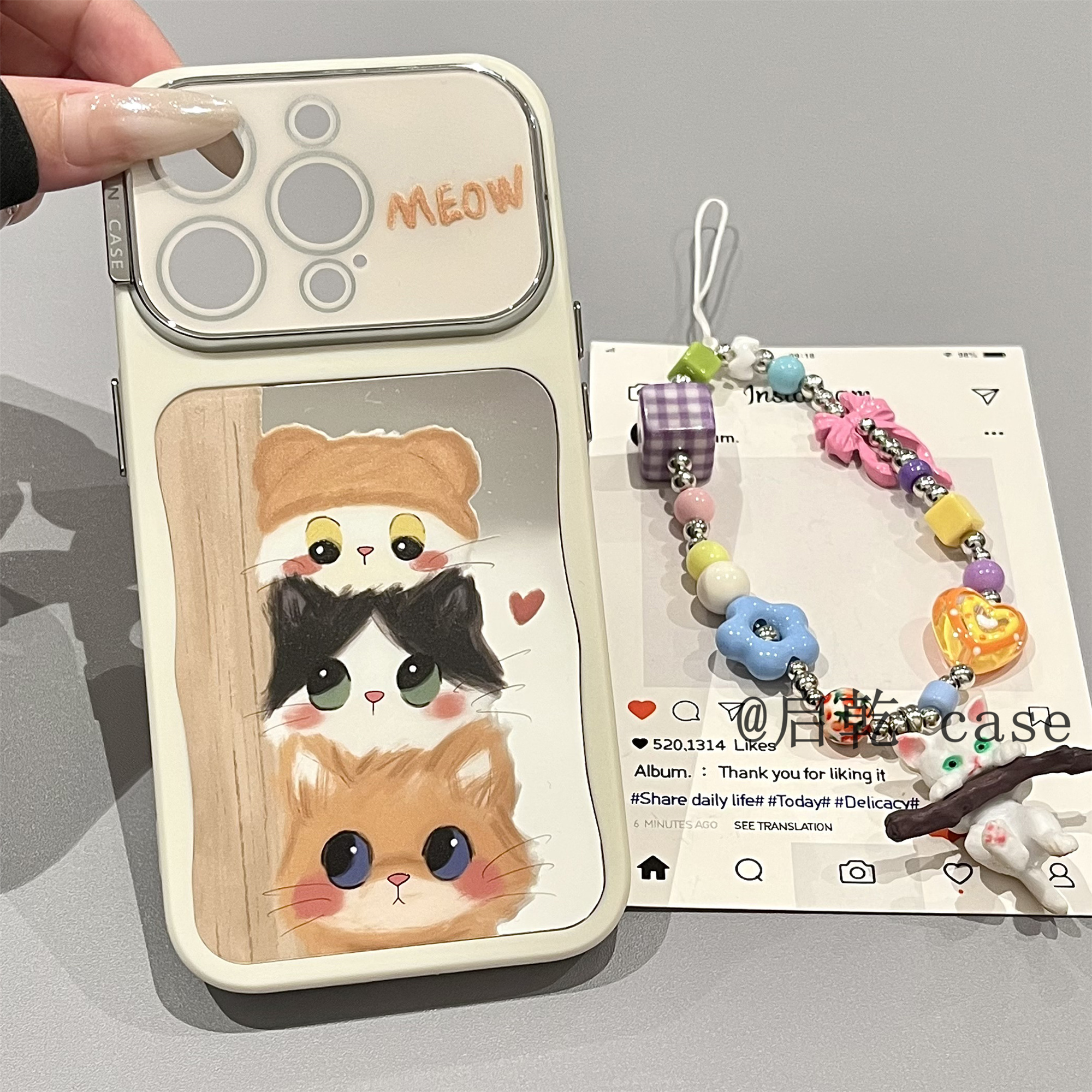 启乾 镜面油画猫咪腕带iPhone16/15手机壳适用苹果14/13promax自带镜头膜软壳链条挂绳可爱卡通新款全包镜子