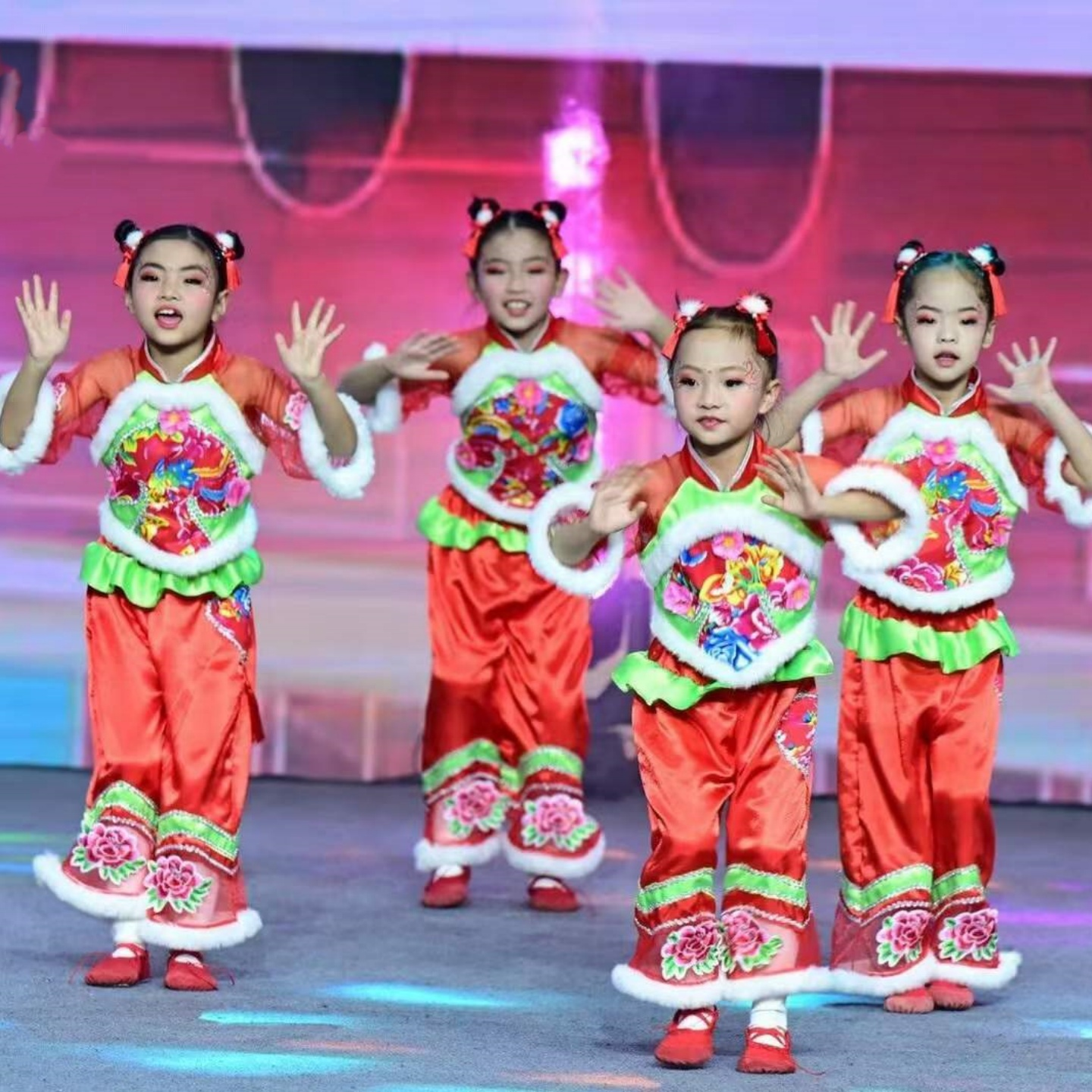 福娃闹新春舞蹈服新款元旦秧歌喜庆服表演服小梦娃妞妞看戏演出服