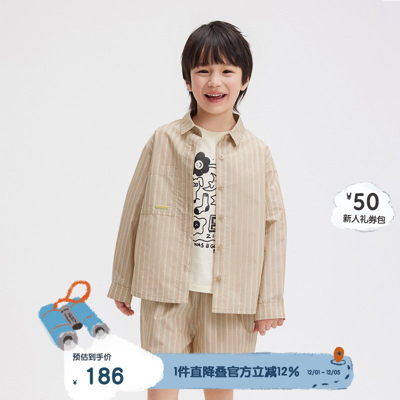 时尚翻领，单排扣设计