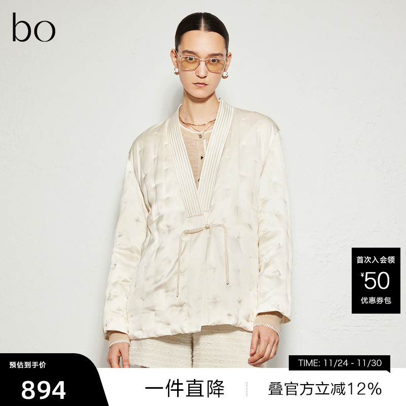 时尚V领修饰脖颈，新中式飘带盘扣