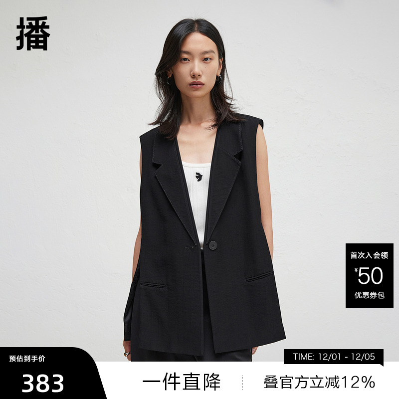 简约西装戗驳领，微开叉下摆