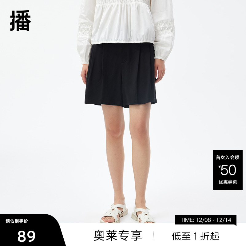 腰间纽扣装饰、大方压褶