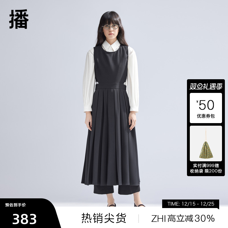 镂空露腰设计，灵动百褶下摆