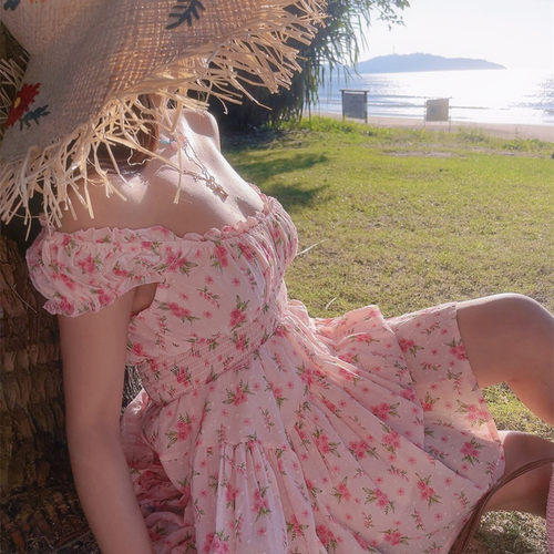 法式碎花方领泡泡袖度假连衣裙