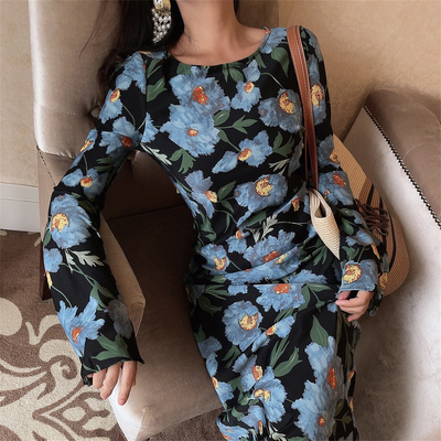 巨美显气质复古大花朵喇叭袖长裙