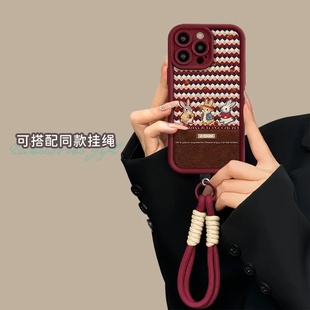 三只草莓兔适用苹果17手机壳iPhone16 华为PURA80可爱NOVA14酒红MATE60PRO闺蜜VIVOS30防摔OPPO红米K90 15新款