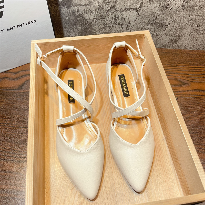 尖头粗跟中跟气质配裙子单鞋