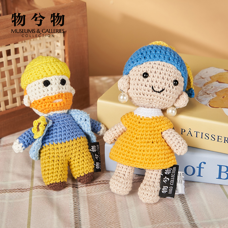 戴珍珠耳环的少女钩织挂件
