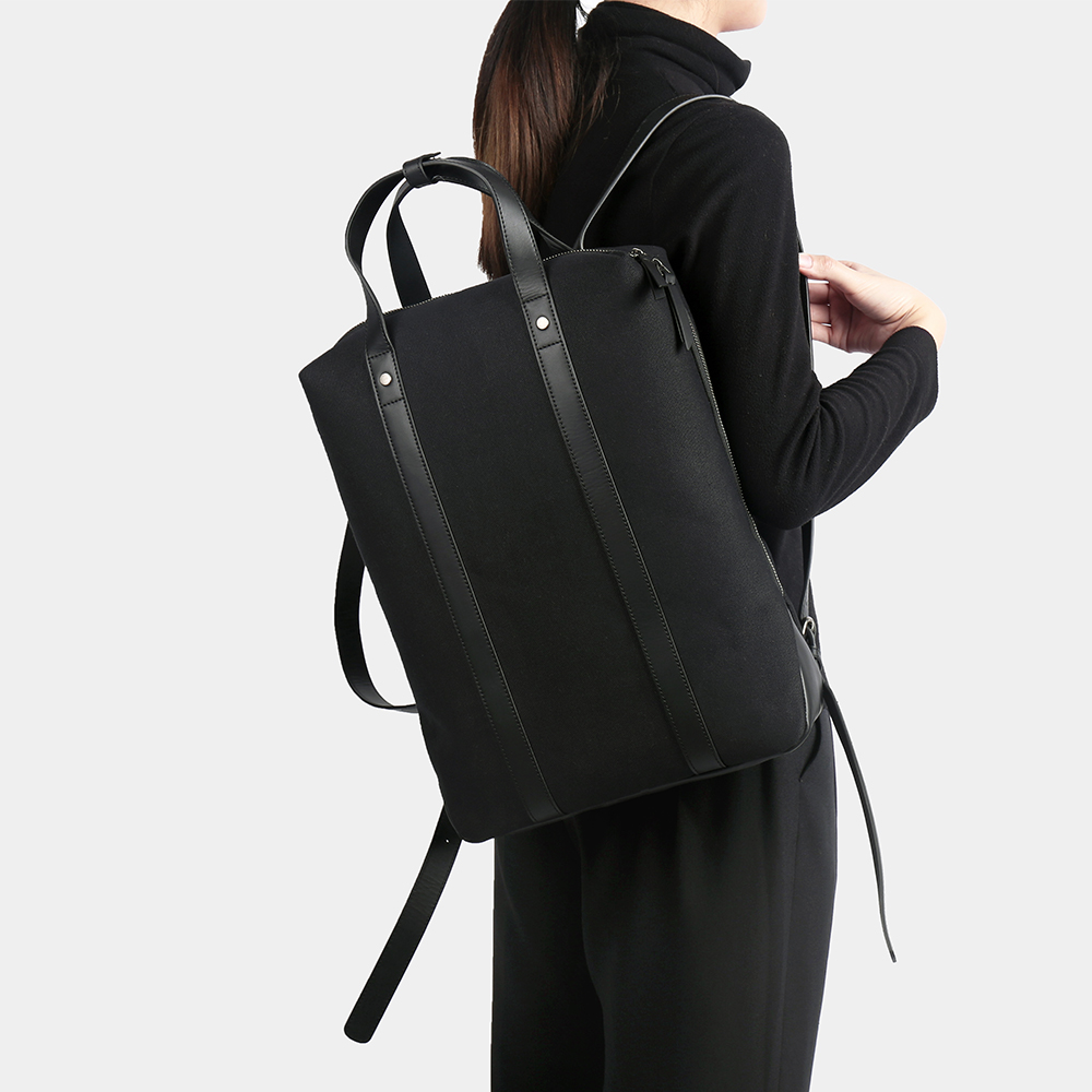 2018年设计开发，采用高档帆布和头层牛皮