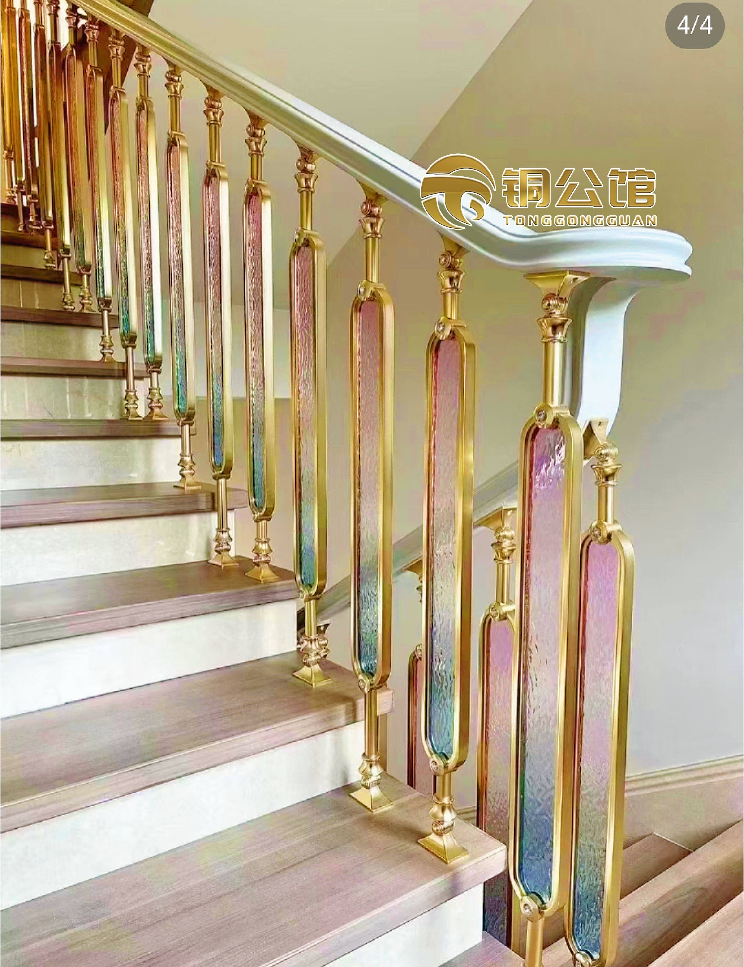 彩色玻璃扶手别墅楼梯扶手轻奢护栏现代简约铝镁合金立柱高档室内
