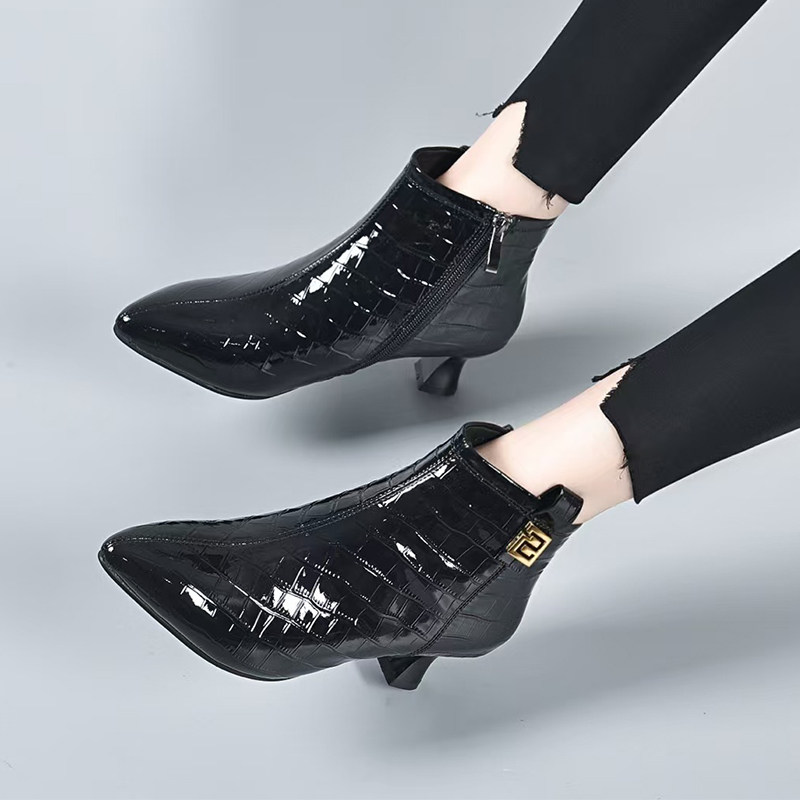 法式漆皮尖头短靴女中跟鳄鱼纹侧拉链踝靴黑色女鞋加绒气质小裸靴