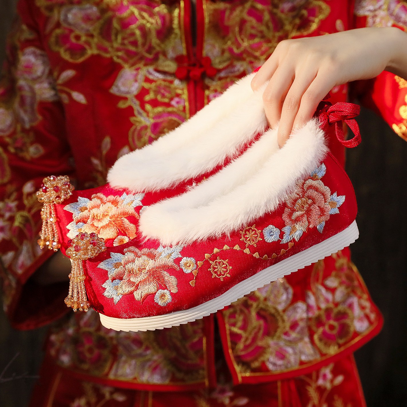 古风汉服婚鞋女冬季加绒保暖棉鞋明制婚礼红色新娘鞋中式秀禾婚鞋