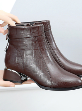 粗跟短靴女春秋大码中年妈妈棉鞋冬季加绒皮毛一体真皮中跟马丁靴