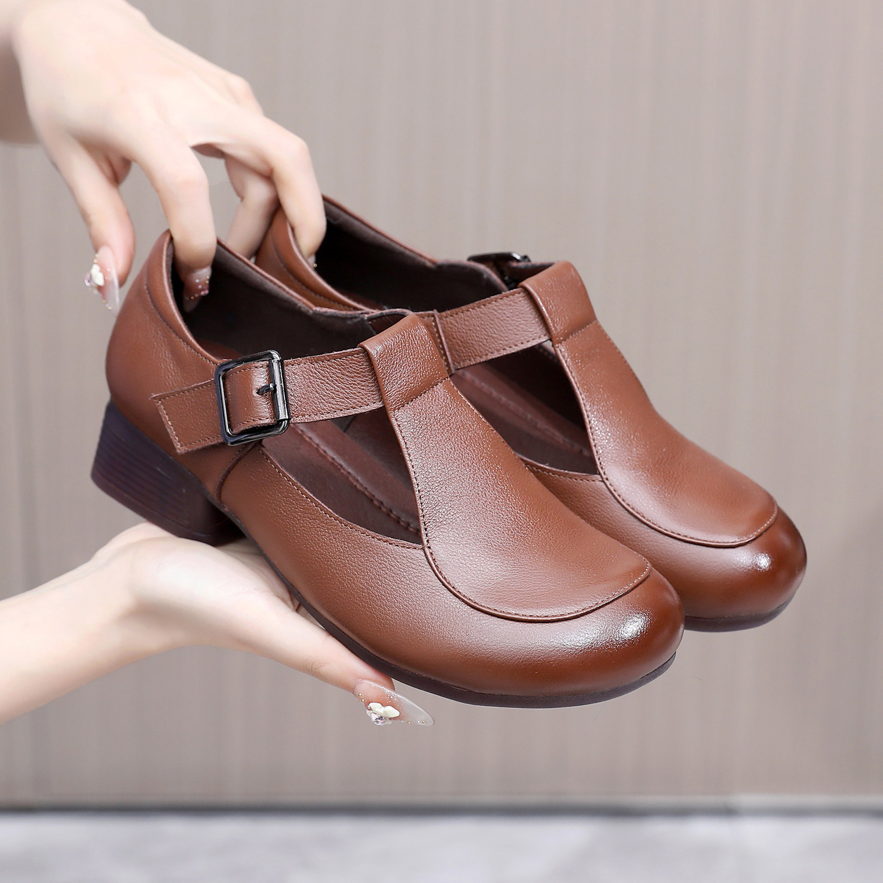 妈妈鞋真皮软底大码中跟牛筋底舒适头层牛皮中老年春秋款复古单鞋,女鞋,深口单鞋,淘宝优惠券,粉丝福利购,淘宝优惠卷