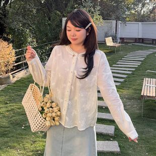 新款伊诺大码轻春季肌理甜美2026衬衫圆领绣花法式女小上衣133958