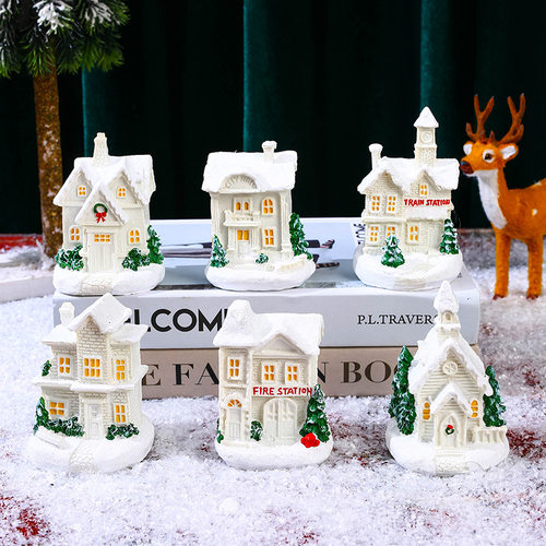Christmas Decorate a small house, create a micro landscape
