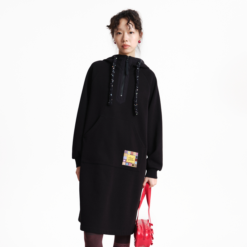 连帽、插肩袖、织唛