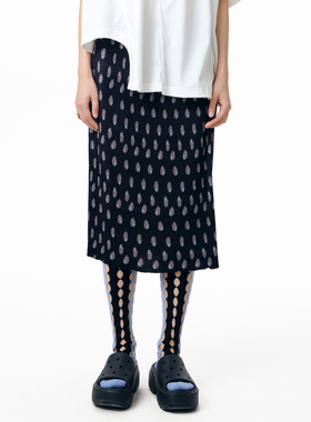 MOVEUP幻走2025夏季新款.FUN系列趣味印花压褶黑色半身裙