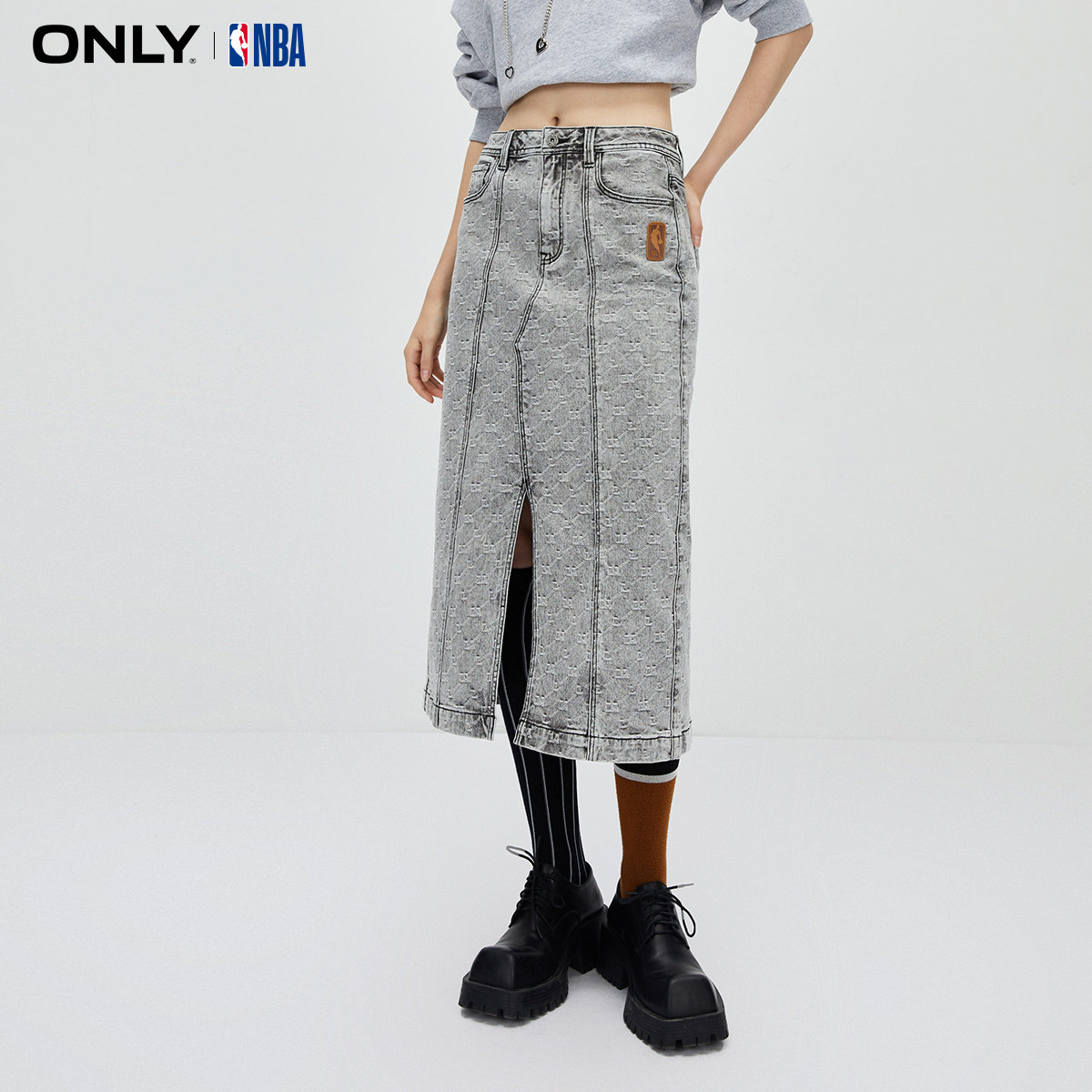 【ONLY奥莱】春夏新款NBA联名款高腰中长裙牛仔半身裙女