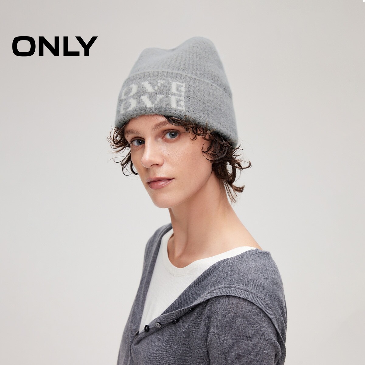 【ONLY奥莱】春季加宽螺纹帽檐LOGO标语滑雪帽灰色保暖弹力帽子女